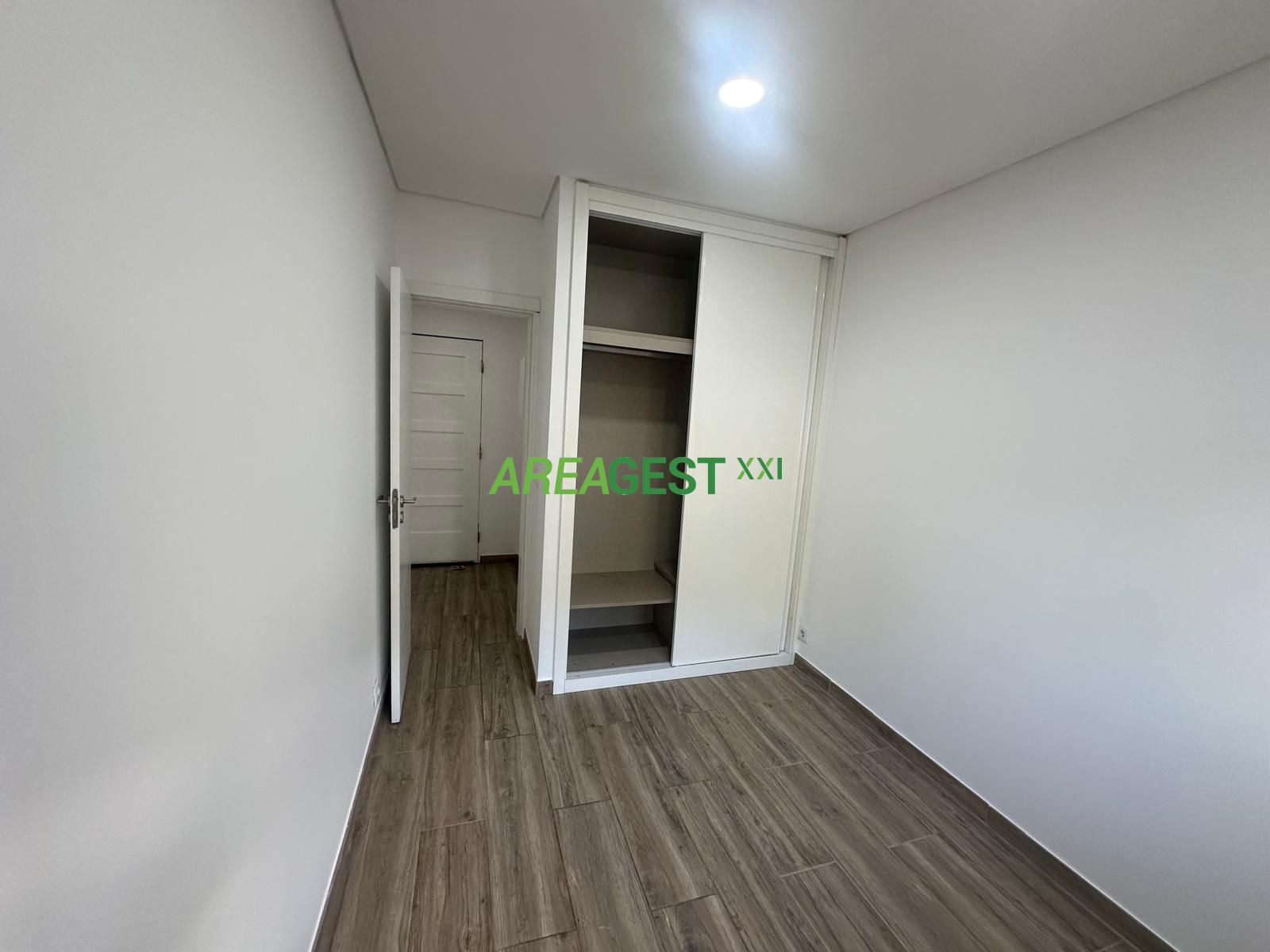 Apartamento T1 para Venda em Charneca de Caparica e Sobreda