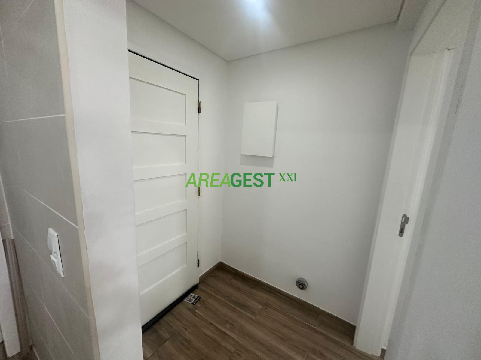 Apartamento T1 para Venda em Charneca de Caparica e Sobreda