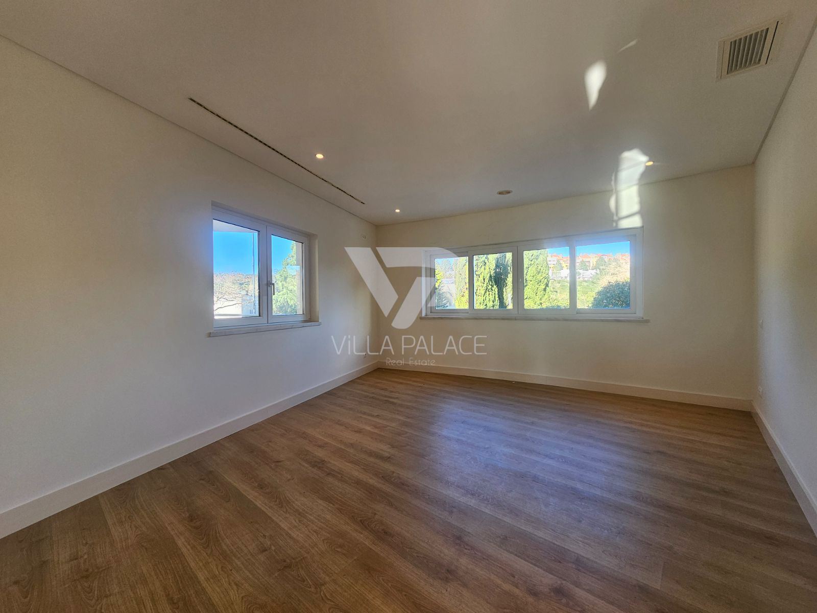 Moradia T4 para Venda em Queluz e Belas