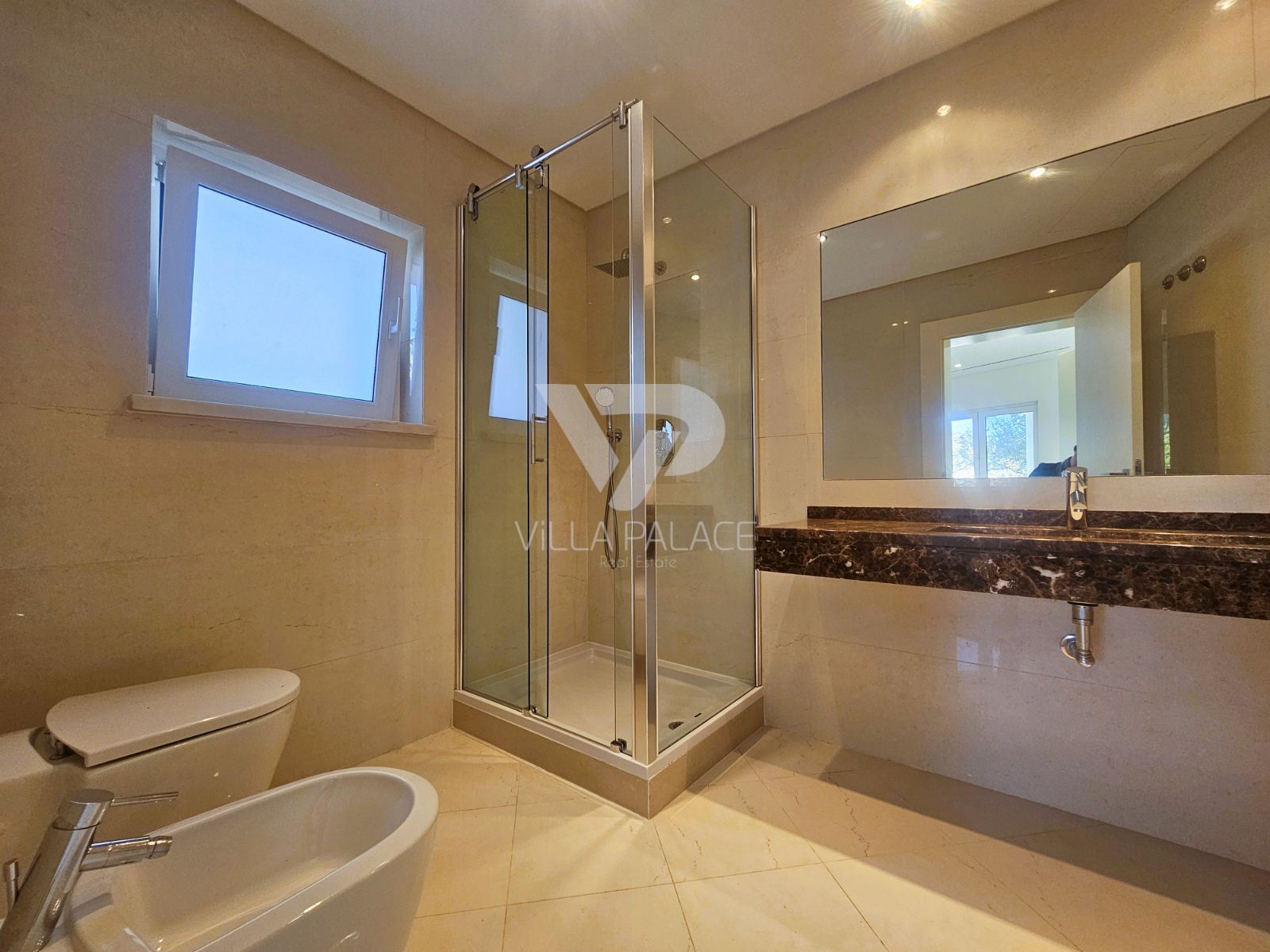 Moradia T4 para Venda em Queluz e Belas