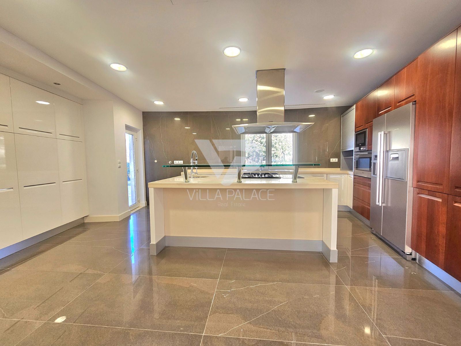 Moradia T4 para Venda em Queluz e Belas