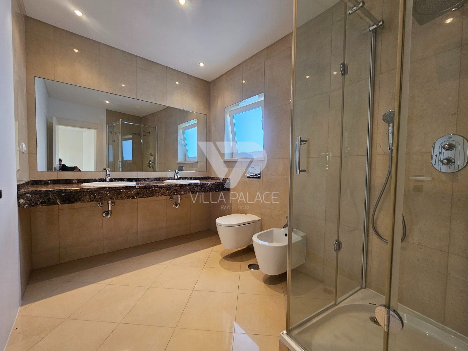 Moradia T4 para Venda em Queluz e Belas