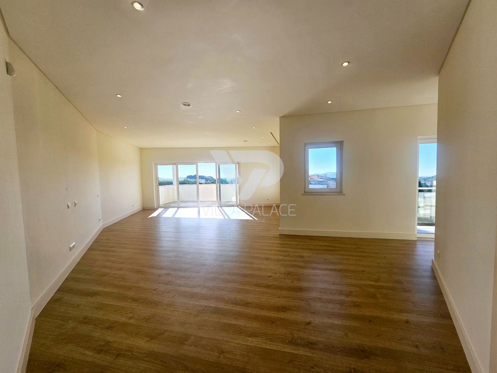 Moradia T4 para Venda em Queluz e Belas