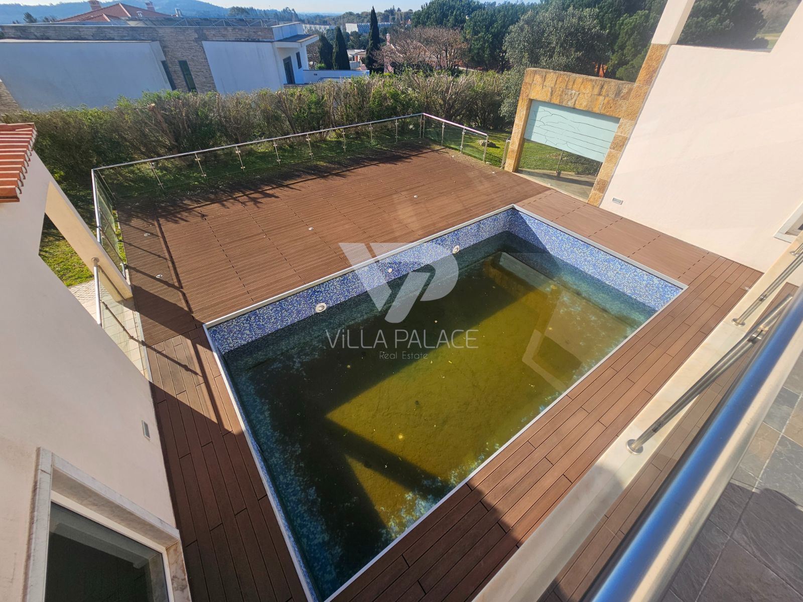 Moradia T4 para Venda em Queluz e Belas