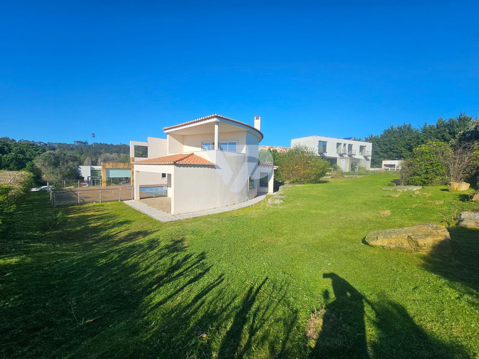 Moradia T4 para Venda em Queluz e Belas