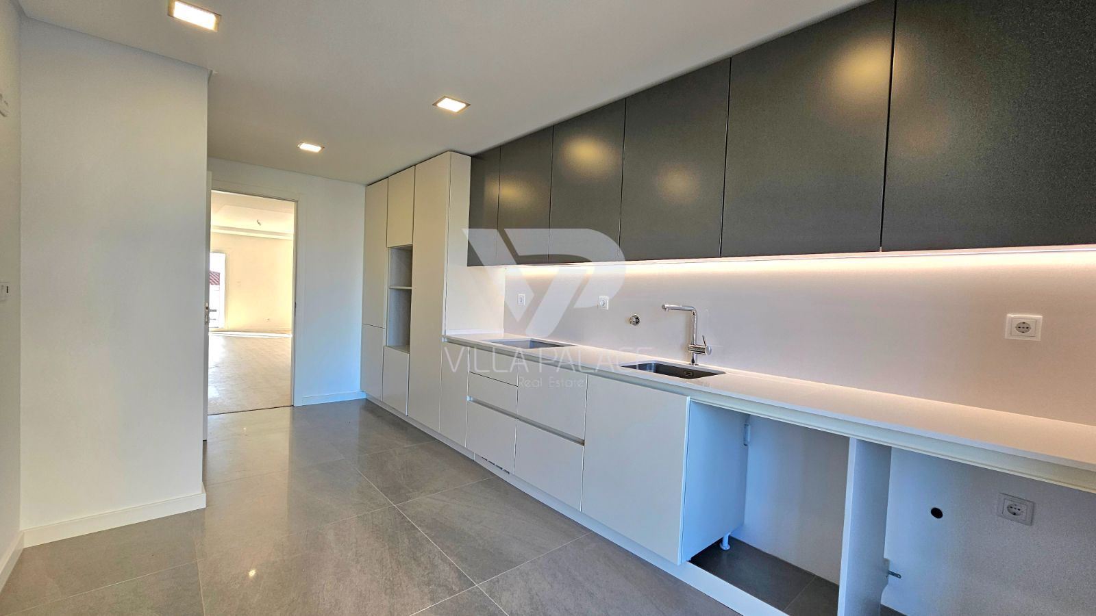 Apartamento T3 para Arrendamento em Carcavelos e Parede