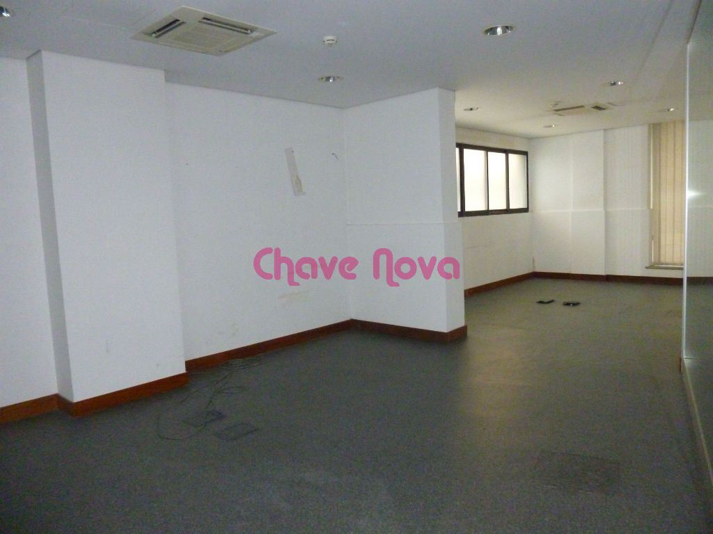 Escritório com 585 m² em Zona central de V. N. Gaia
