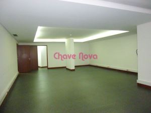 Escritório com 585 m² em Zona central de V. N. Gaia