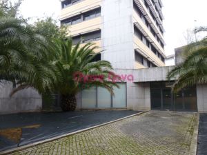 Escritório com 585 m² em Zona central de V. N. Gaia