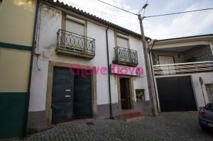 Moradia bifamiliar T4, para Compra