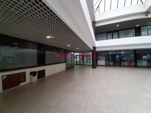 Shop in a shopping center, para Sale