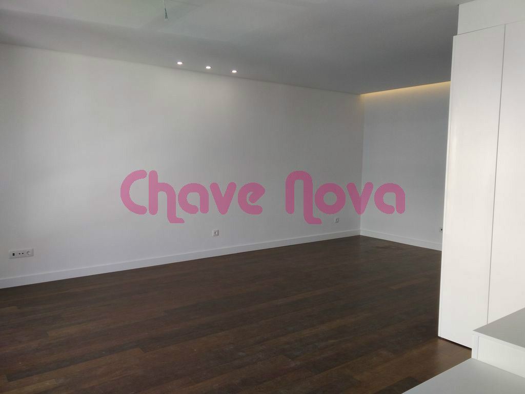 Apartamento T4 para Venda em Cedofeita, Santo Ildefonso, Sé, Miragaia, São Nicolau e Vitória Foto 2