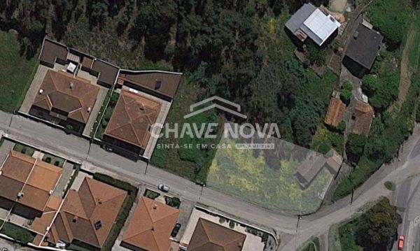 Land for sale in Paredes, Portugal — €76,500