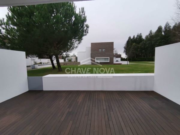 Casa en hilera T4, para Alquiler