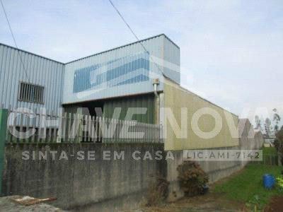 Armazém com 1600m2 em Olival