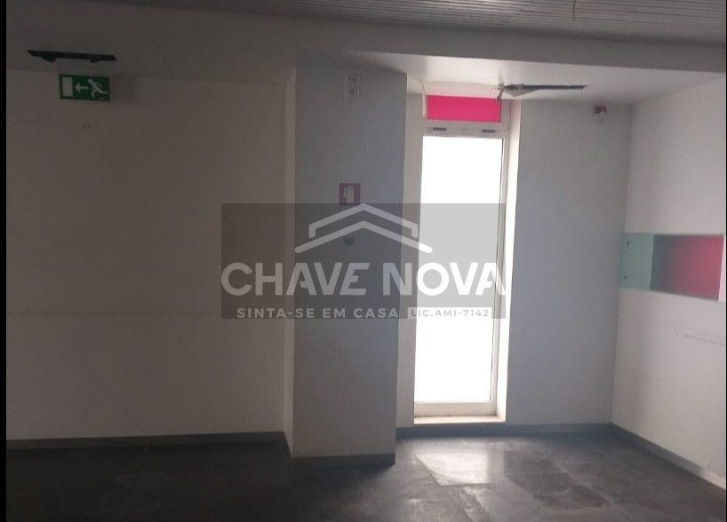 Loja para Venda em Mafamude e Vilar do Paraíso