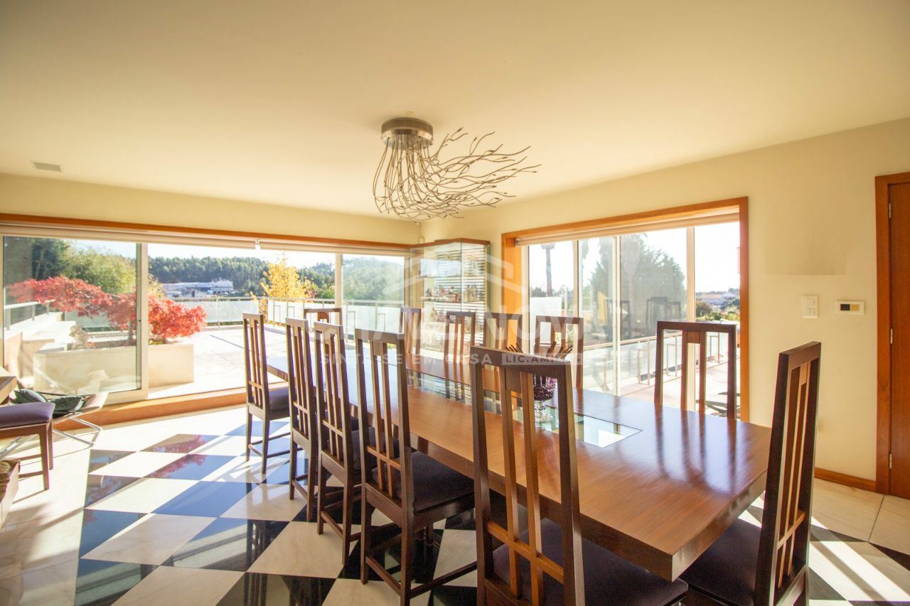 Moradia T6 para Venda em São Felix da Marinha