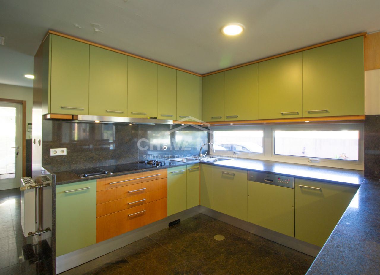 Moradia T6 para Venda em São Felix da Marinha