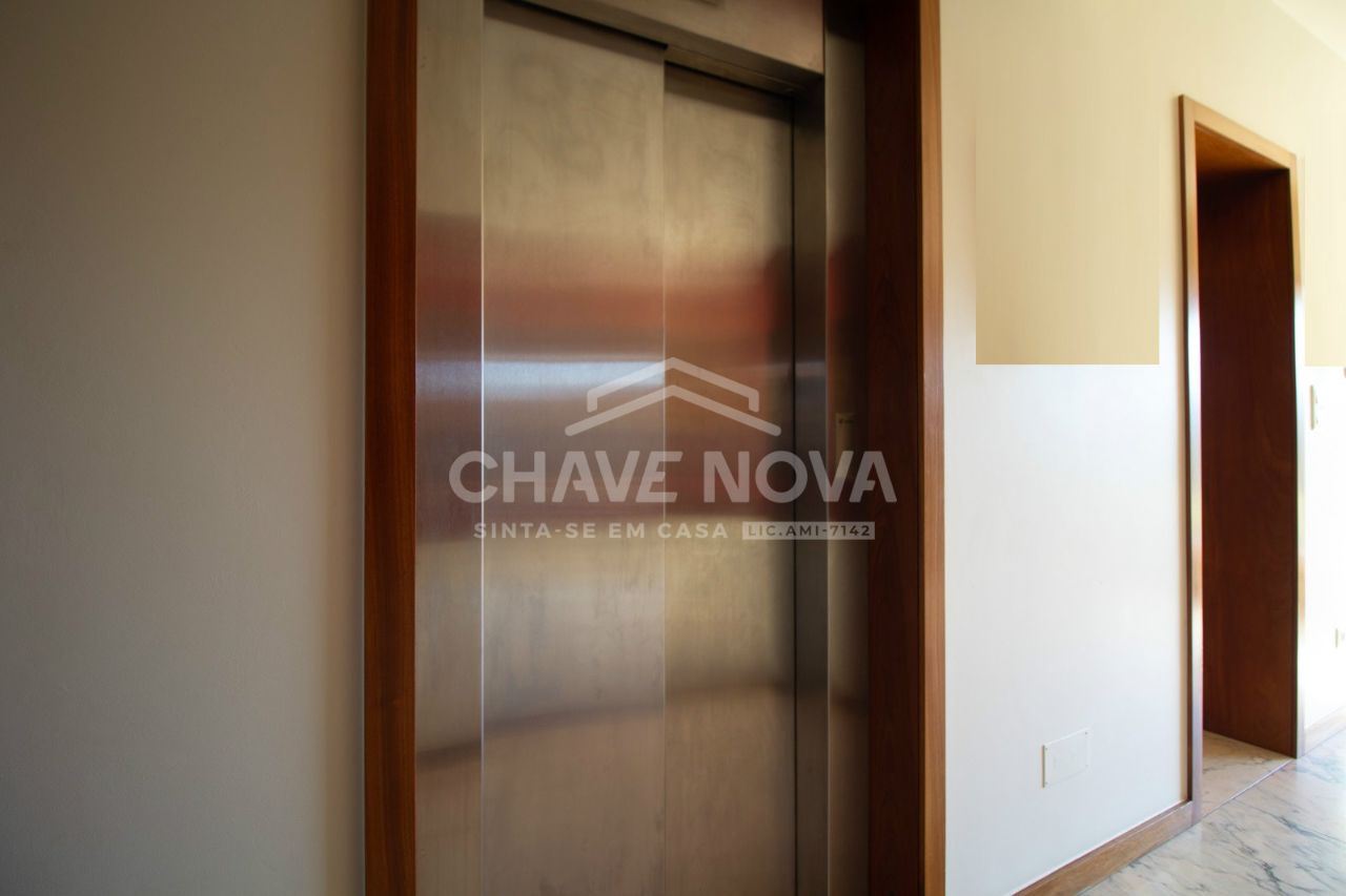 Moradia T6 para Venda em São Felix da Marinha