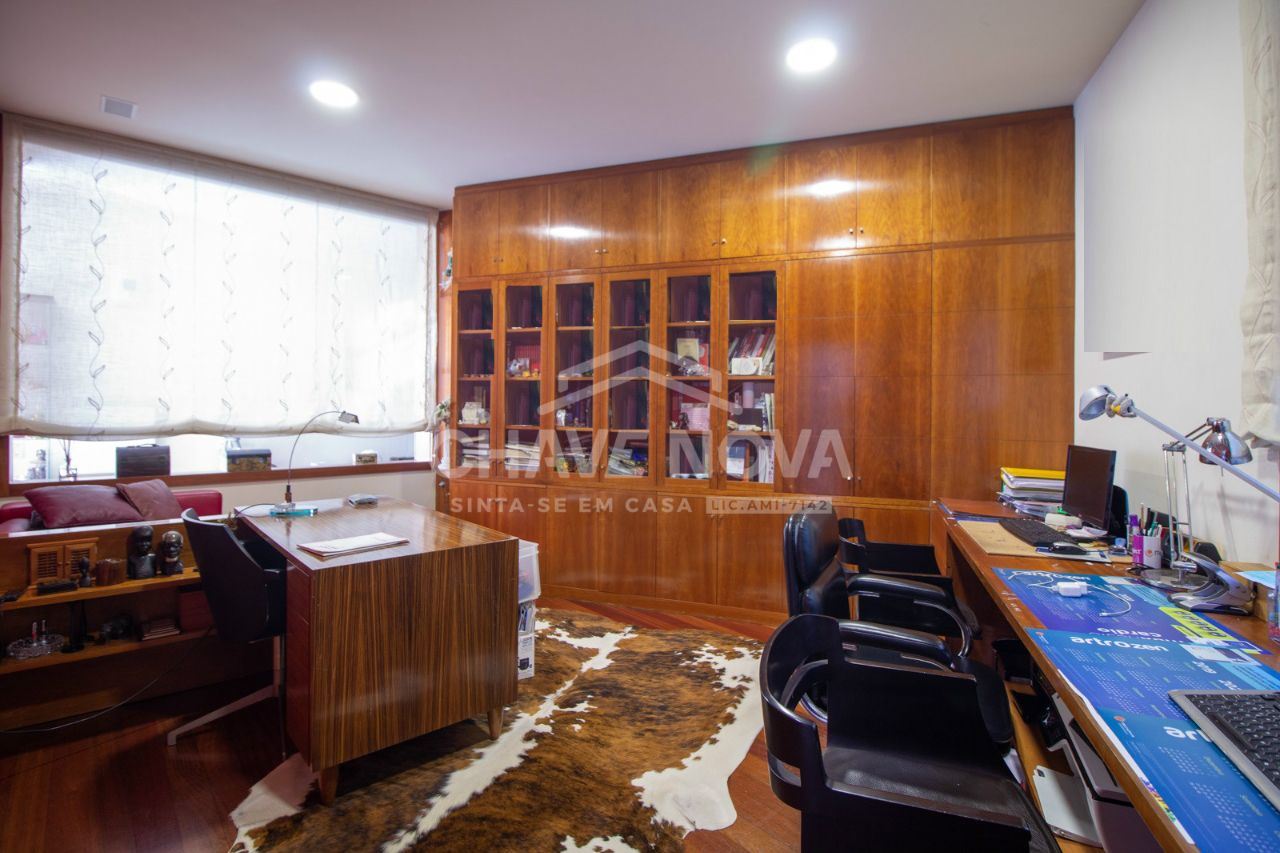 Moradia T6 para Venda em São Felix da Marinha