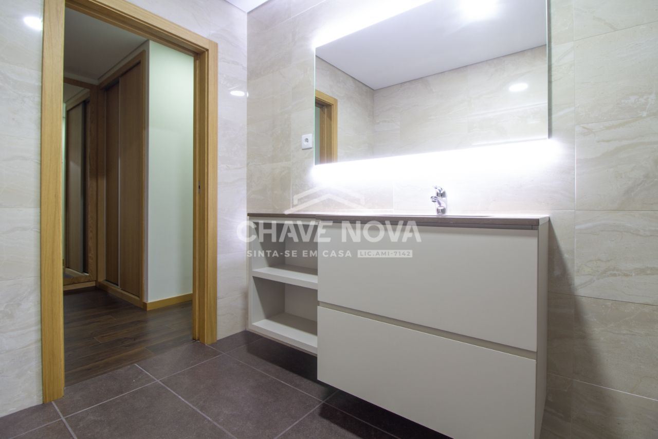 Apartamento T2 para Venda em Cedofeita, Santo Ildefonso, Sé, Miragaia, São Nicolau e Vitória Foto 9