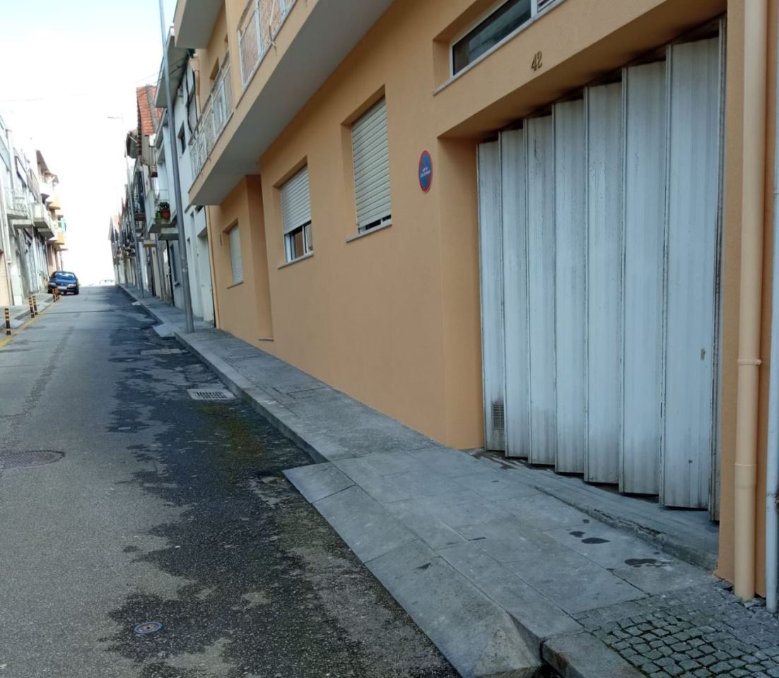 Garagem comercial  - Santa Marinha e São Pedro da Afurada, Vila Nova de Gaia