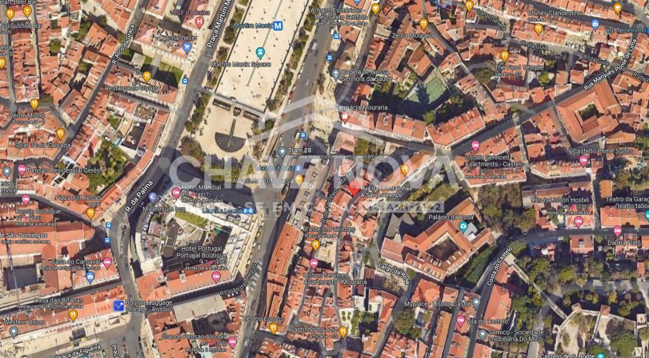 Prédio para recuperar na Rua das Fontainhas a São Lourenço em Lisboa