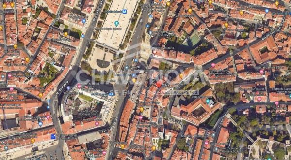 Prédio para recuperar na Rua das Fontainhas a São Lourenço em Lisboa