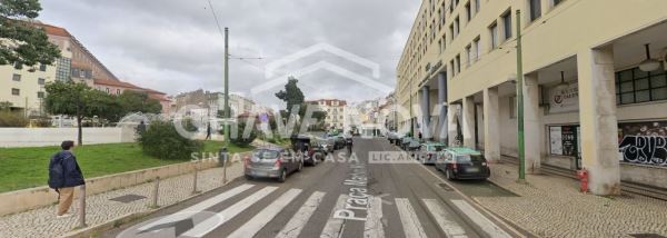 Prédio para recuperar na Rua das Fontainhas a São Lourenço em Lisboa