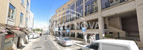Prédio para recuperar na Rua das Fontainhas a São Lourenço em Lisboa