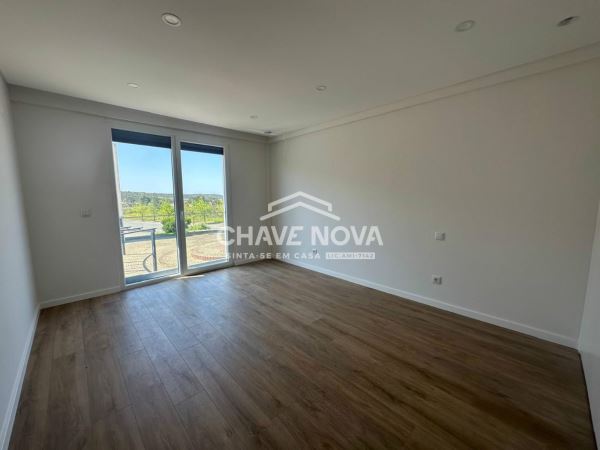 Apartamento T3 novo no Garden Residence, Urbanização Portela da Vila,  em Ramalhal, Torres Vedras.