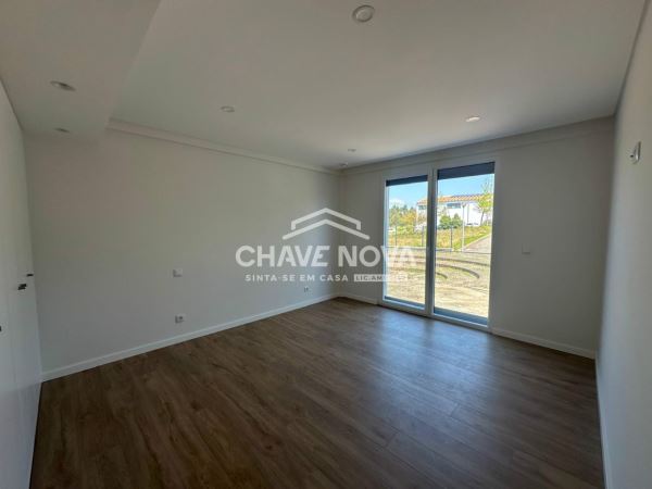 Apartamento T3 novo no Garden Residence, Urbanização Portela da Vila,  em Ramalhal, Torres Vedras.