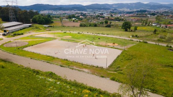 Quinta em Guimarães c/ capacidade de construção de 3000M2 