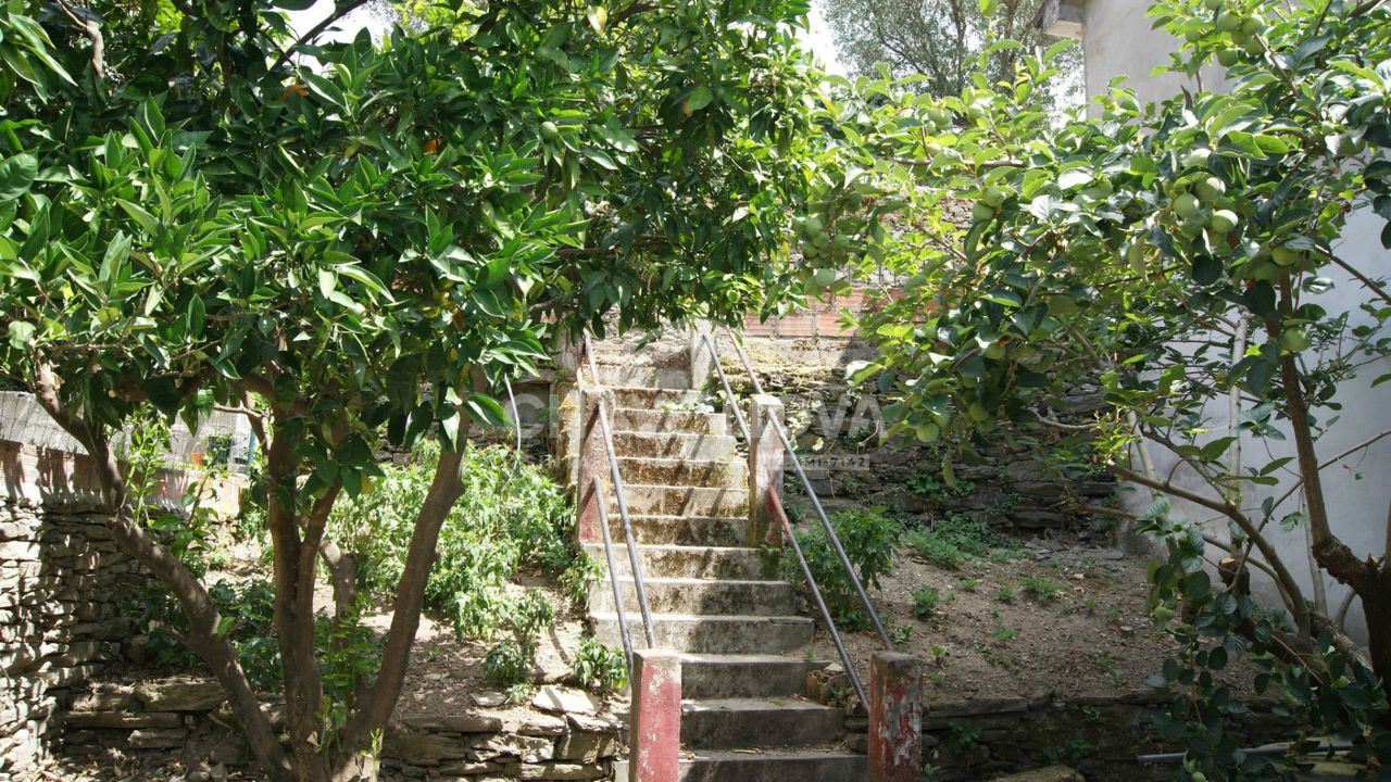 Moradia T2 para Venda em Nogueira e Ermida