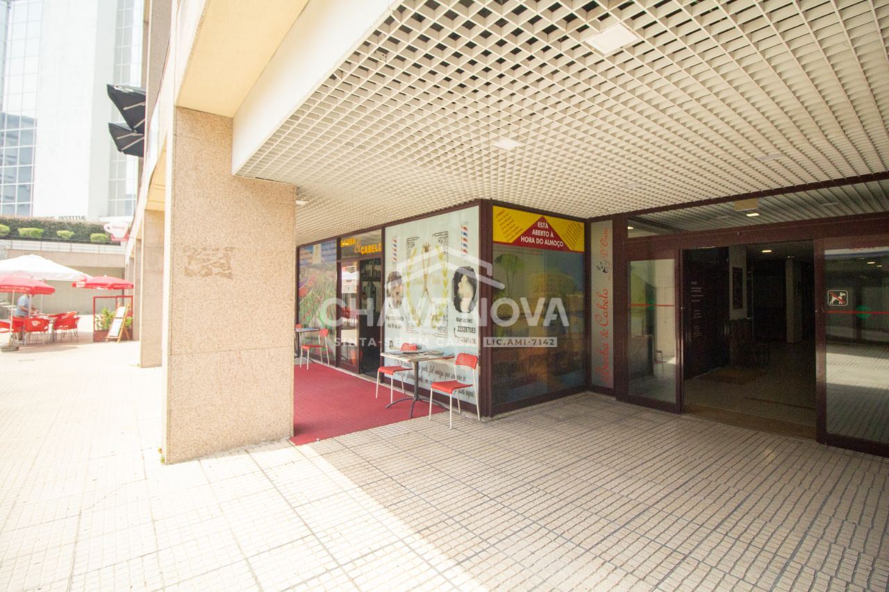 Loja para Venda em Mafamude e Vilar do Paraíso