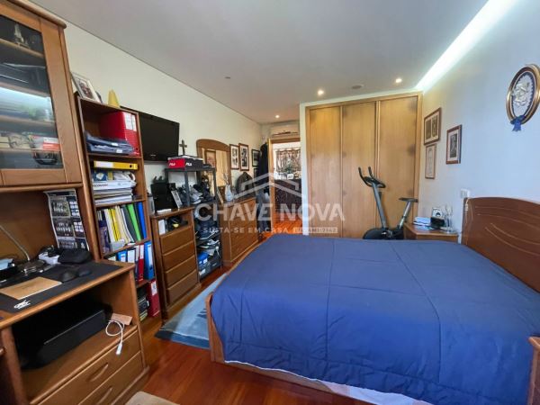 Moradia V4 c/ Garagem Box e Terraço em Arcozelo