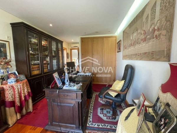 Moradia V4 c/ Garagem Box e Terraço em Arcozelo