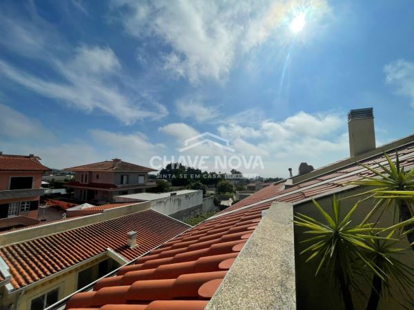 Moradia V4 c/ Garagem Box e Terraço em Arcozelo