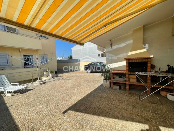 Moradia V4 c/ Garagem Box e Terraço em Arcozelo