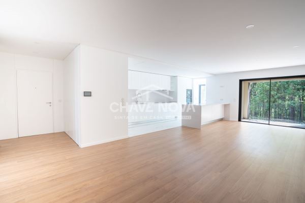 T3 Novo c/ Varanda e Lugar de Garagem em Avintes