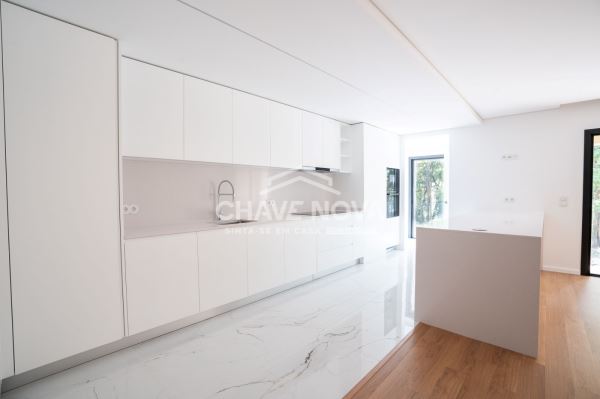 T3 Novo c/ Varanda e Lugar de Garagem em Avintes