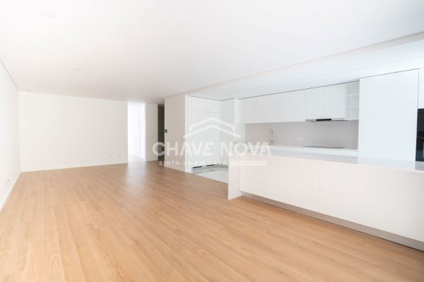 T3 Novo c/ Varanda e Lugar de Garagem em Avintes