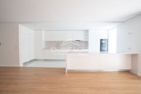 T3 Novo c/ Varanda e Lugar de Garagem em Avintes
