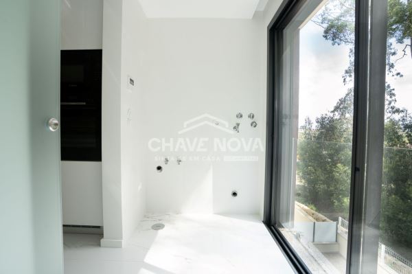 T3 Novo c/ Varanda e Lugar de Garagem em Avintes