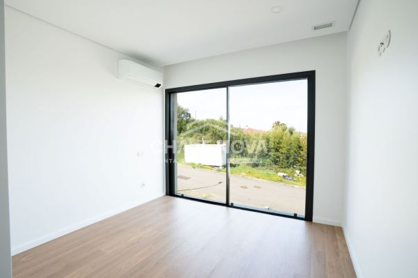 T3 Novo c/ Varanda e Lugar de Garagem em Avintes
