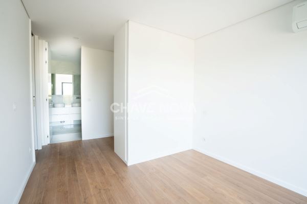 T3 Novo c/ Varanda e Lugar de Garagem em Avintes