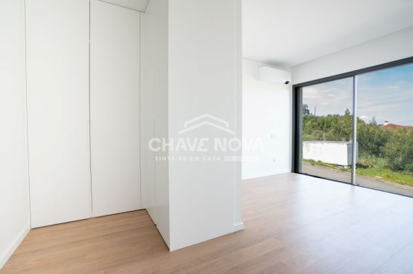 T3 Novo c/ Varanda e Lugar de Garagem em Avintes
