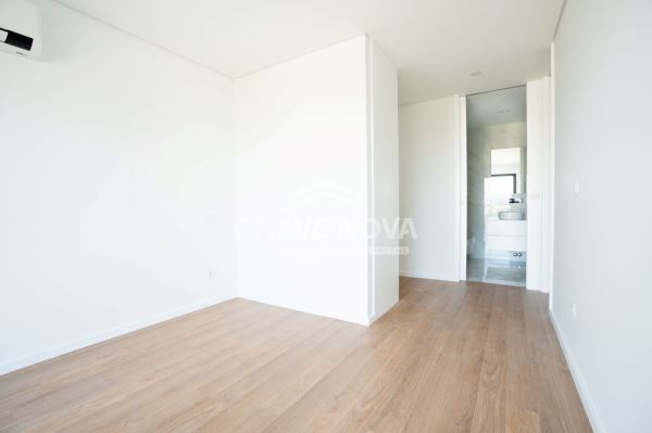 T3 Novo c/ Varanda e Lugar de Garagem em Avintes