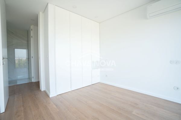 T3 Novo c/ Varanda e Lugar de Garagem em Avintes
