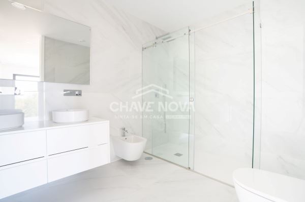 T3 Novo c/ Varanda e Lugar de Garagem em Avintes